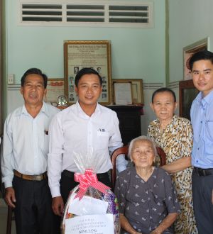 Luật sư Luật Bình Dương Thăm mẹ Việt Nam Anh Hùng tại Thủ Dầu Một và thị xã Bến Cát.